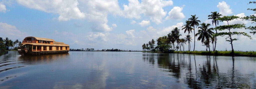 kerala boat