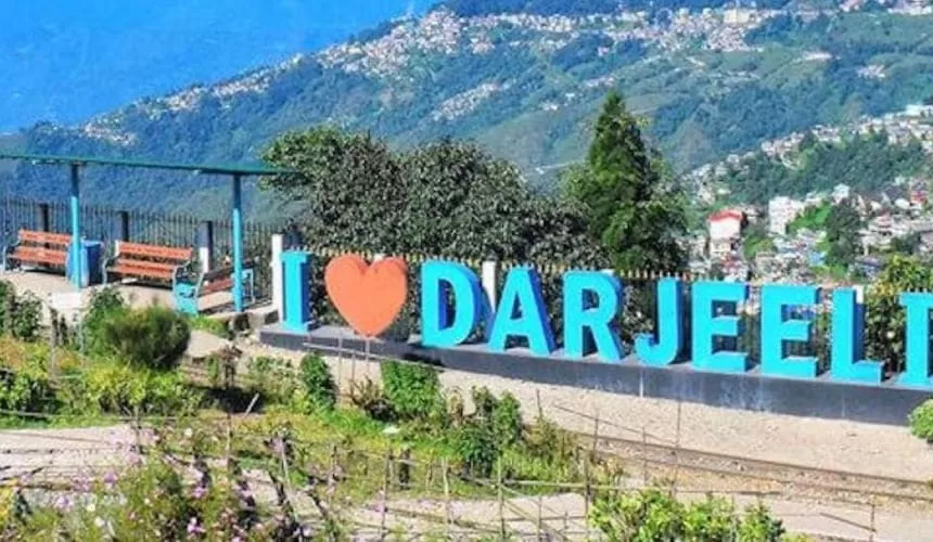 Royal Himalayan Odyssey: Darjeeling Delights Tour