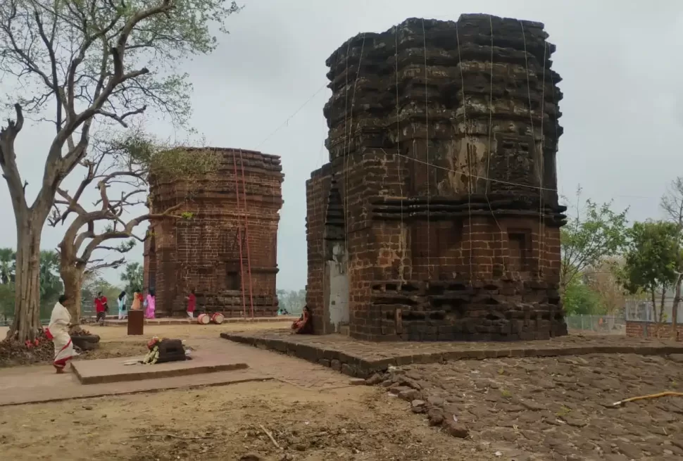 Sareswar Mandir: Sareswar Mandir Dihar ancient stone Shiva temple near Bishnupur.