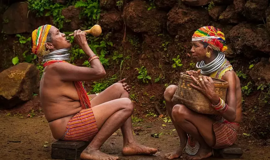 A_Bonda_tribe_of_Odisha_drinking_Mahua_drink